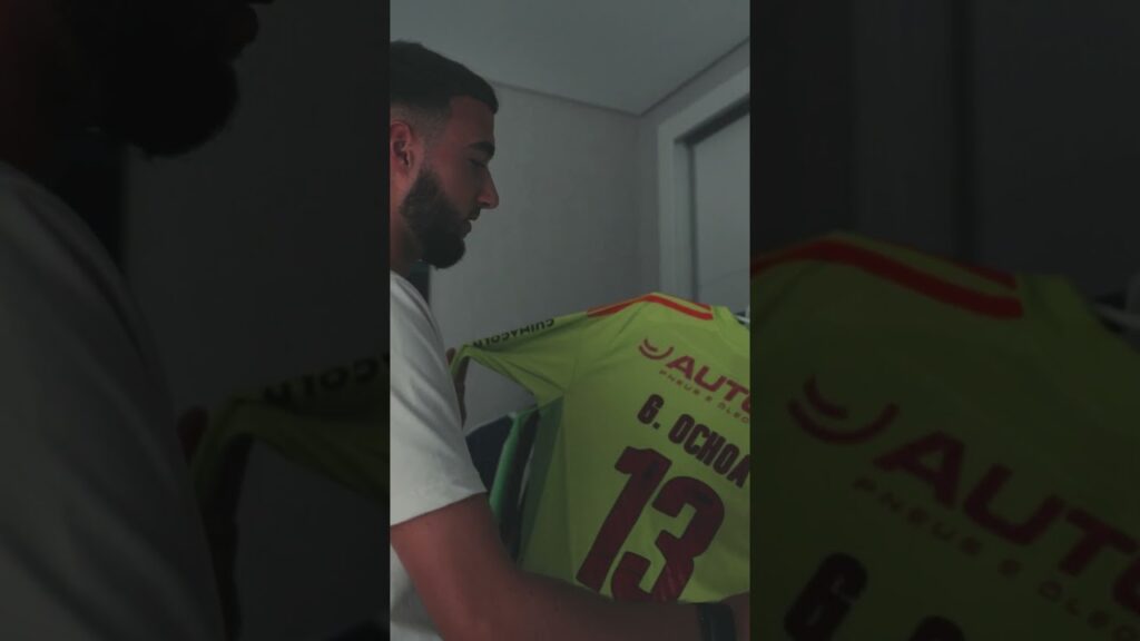 Só camisolas especiais 🤩 #UmDiaCom #ZenoDebast #SportingCP