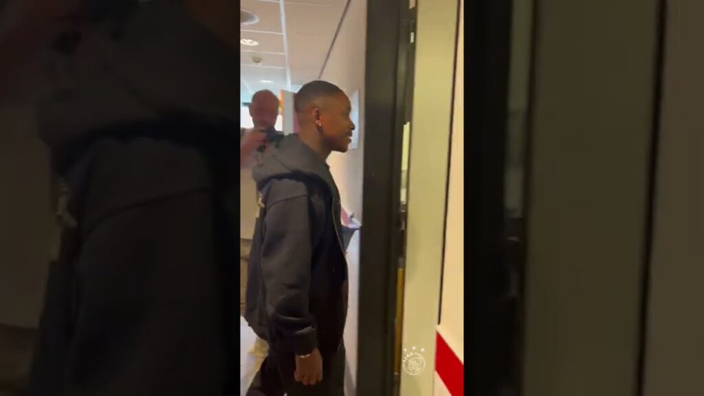 Watch our players welcoming Bergwijn for the first time 😍 #Shorts