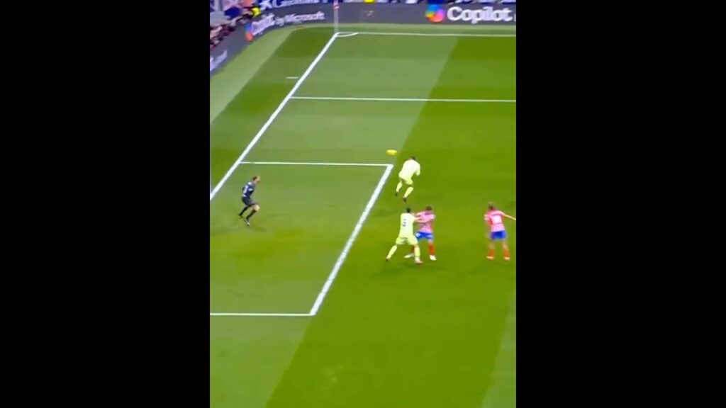 🔥 But ÉNORME de Ferran Torres ! 💥 #FerranTorres #ButIncroyable #Football #Shorts