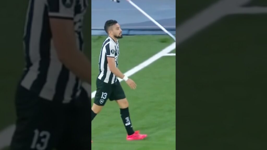 ALEX TELLES DANDO O SANGUE CONTRA O PEÑAROL !