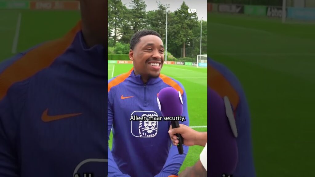 BERGWIJN krijgt PITTIGE vragen van BROEDERLIEFDE🤣  🎥@matchday_bl #ajax