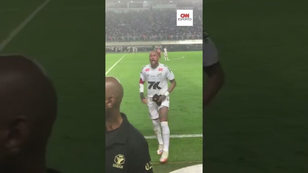 Neymar bate boca com torcedor do Santos para defender Danilo, do Flamengo | CNN ESPORTES