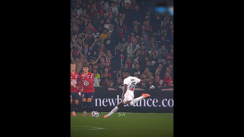 Nuno Mendes freekick 🤩 | #nunomendes #psg #freekick #ligue1 #footballshorts #fyp