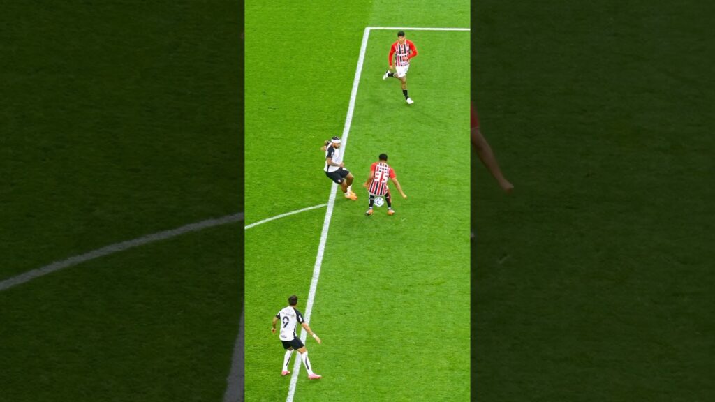 Nutmeg rush on the big stage - Memphis Depay