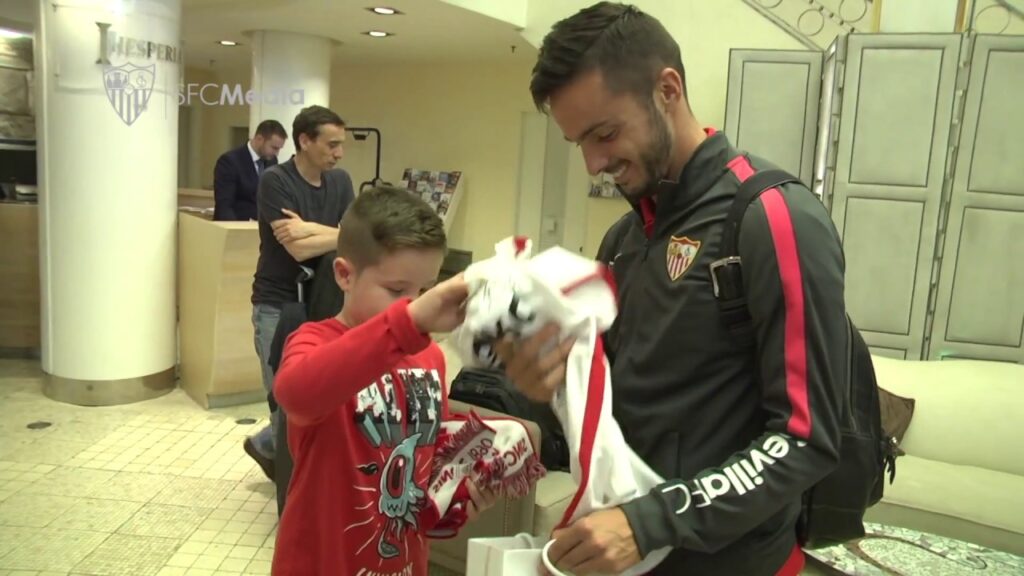 Pablo Sarabia cumplió el sueño del pequeño Raúl