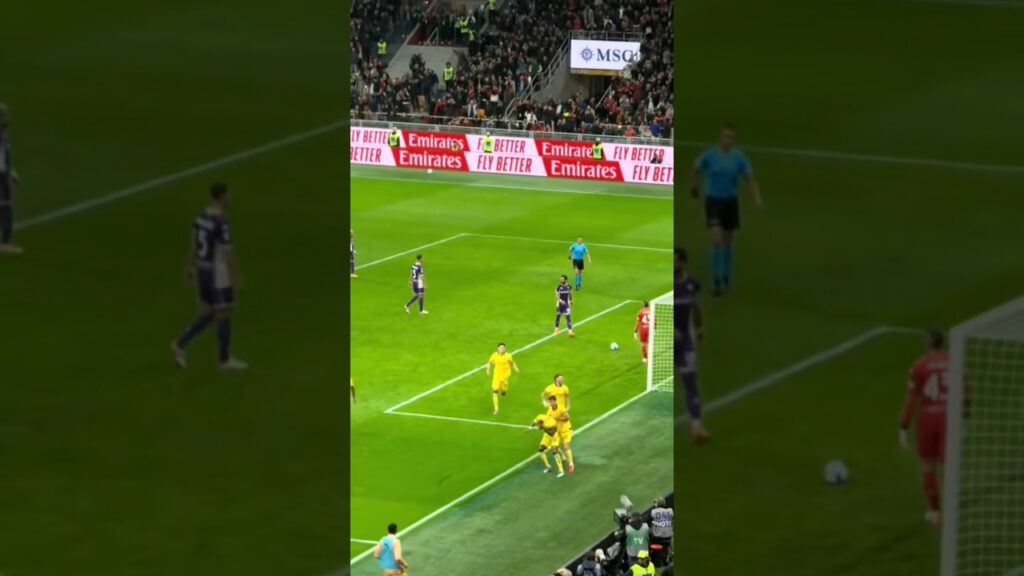 Rafael Leao scores the winning goal and wanted to take off his shirt, but his teammate stopped him😃