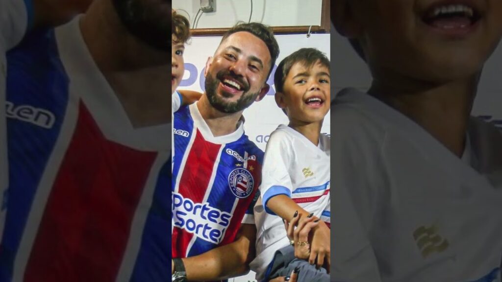 Filho de Everton Ribeiro, "Totói" puxa hino do Flamengo na apresentação do pai no Bahia #shorts