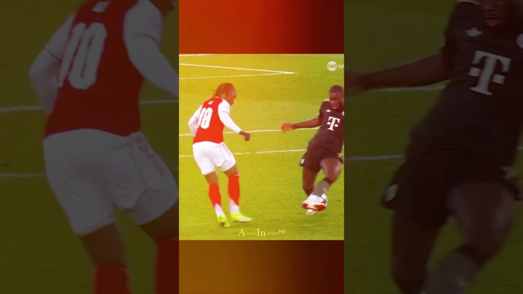 Eze sweet first touch and nutmeg on Upamecano😍