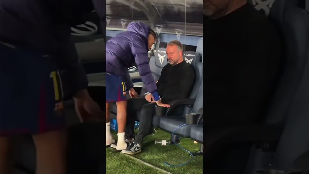 Raphinha and Hansi Flick after Barcelona’s 3-1 win over Alavés ❤️🤝