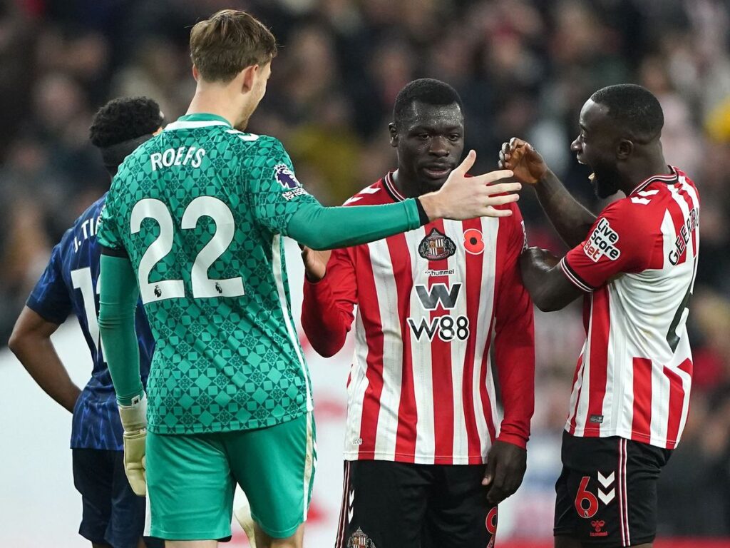 Supporting image for story: Sunday’s briefing: Sunderland end Arsenal run and Wolves close on new boss