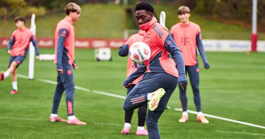 Hiroki Ito trains fully, Alphonso Davies completes partial session with team, Jamal Musiala works with ball