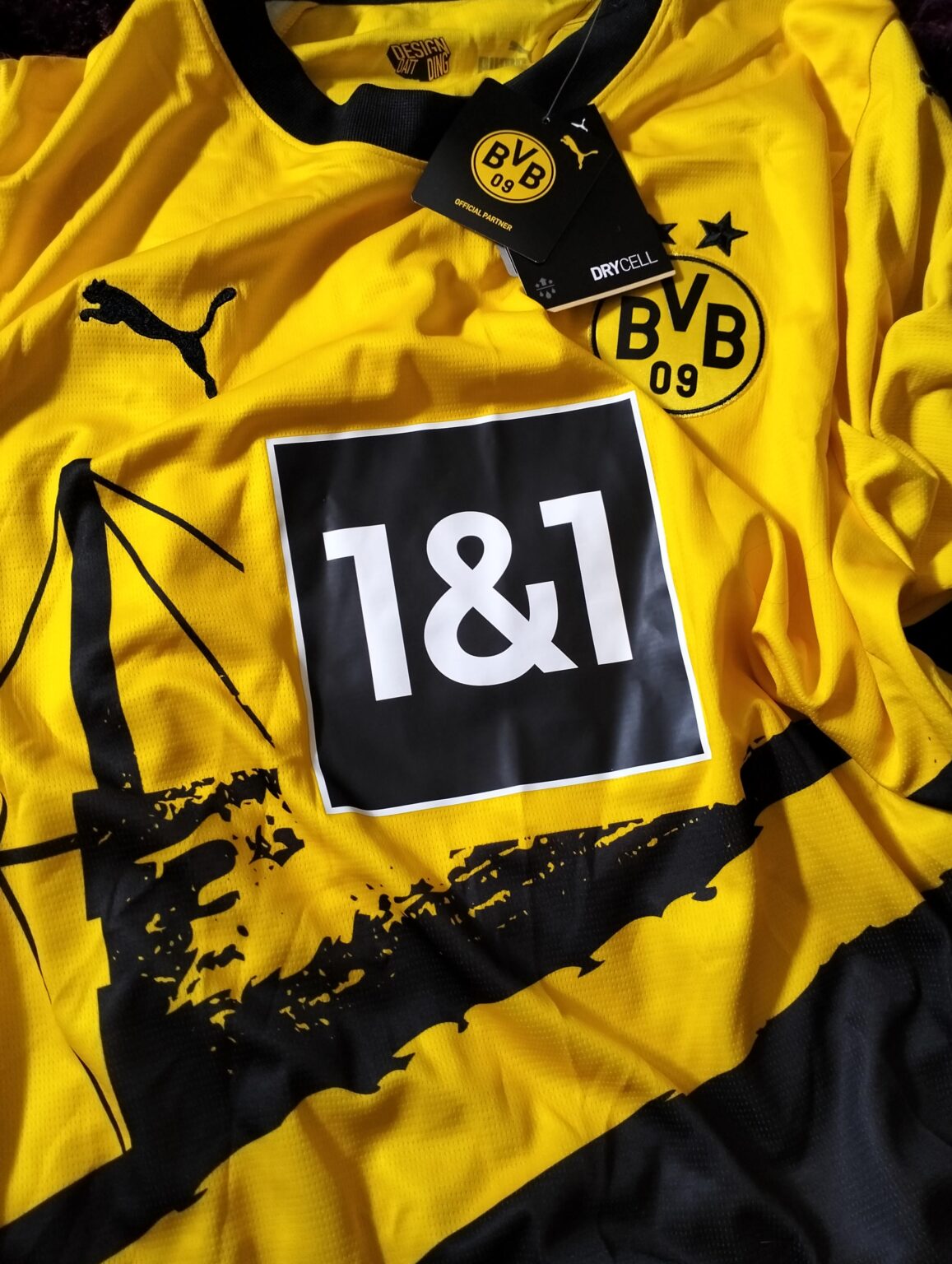 It feels special to finally own one 🖤💛