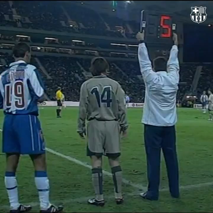 Há 22 anos, além da enorme estreia do Estádio do Dragão, um menino estreava-se pelo Barcelona.