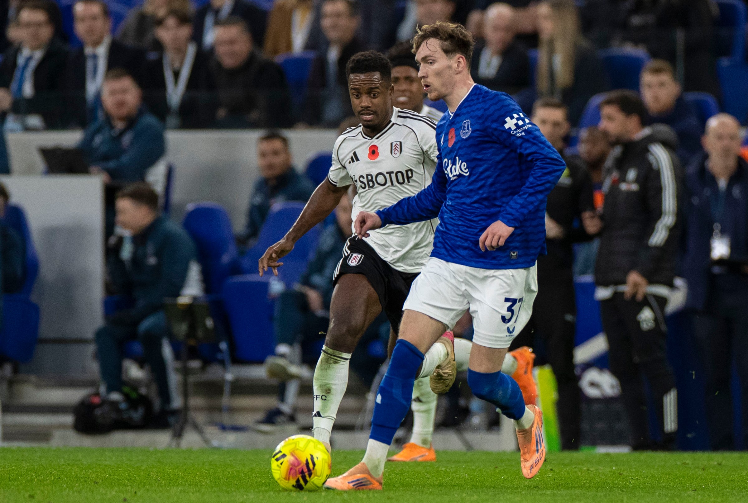 Everton FC #37 James Garner has possession of the ball during the Premier League match between Everton and Fulham at Hill Dickinson Stadium in Liverpool, England, on November 8, 2025. (Photo by Mike Morese/MI News/NurPhoto via Getty Images)