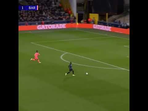 Carlos Forbs scoort mega goal tegen Barcelona