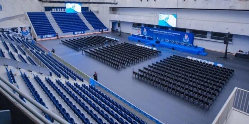 Vítor Aleixo e Vítor Catão expulsos de sócios do FC Porto na AG