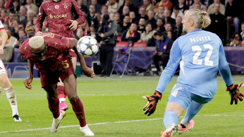 Galatasaray-spits Osimhen looft Ajax-keeper Pasveer: 'Veel respect voor hem'