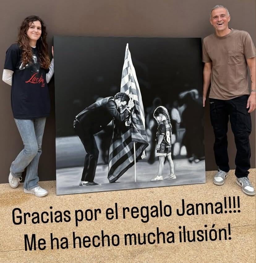 Luis Enrique was given this beautiful painting made by Jannantich on IG. (Not a promo)