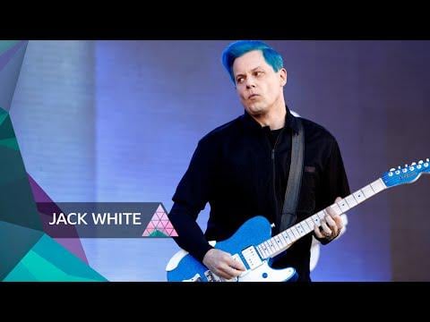 Bandeira do Benfica no concerto do Jack White em Glastonbury