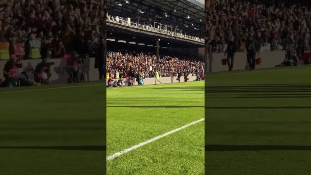 Luke Shaw runs to the fans to hand over his shirt ❤️