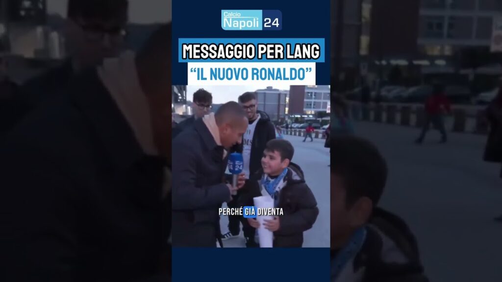 Baby tifoso chiede la maglia a NOA LANG: “Il nuovo RONALDO!” π Baby tifoso chiede la maglia a NOA LANG: "Il nuovo RONALDO!" π
