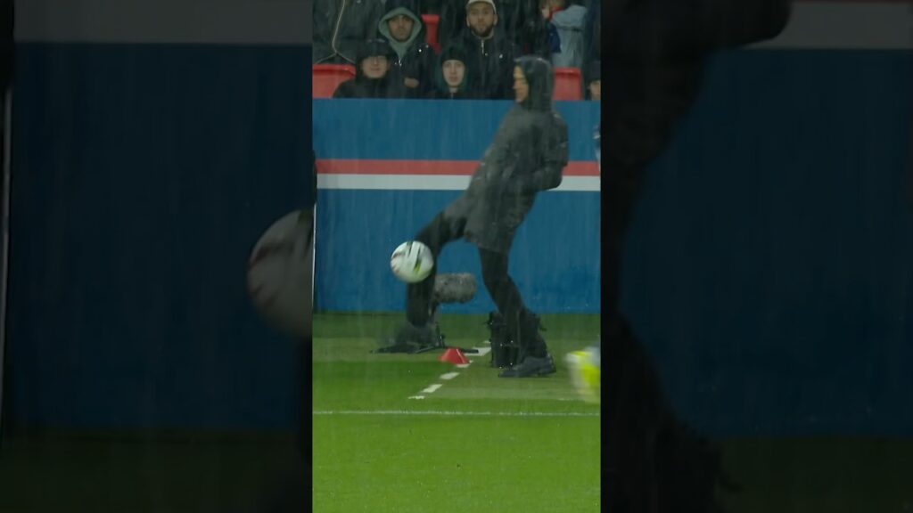 Magical first touch from Luis Enrique 😮‍💨 #PSG #Ligue1 #LuisEnrique