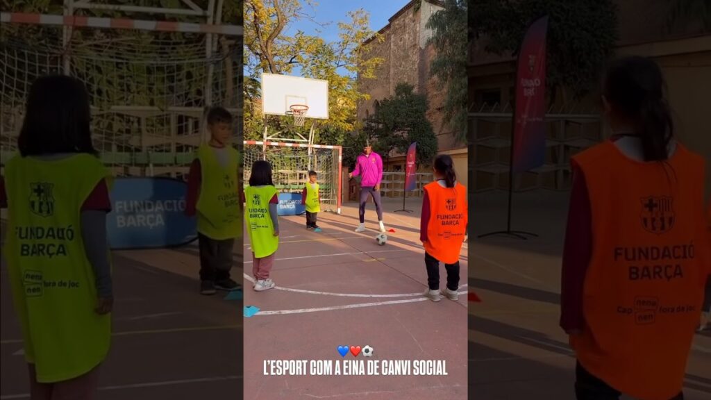 Marcus Rashford with the children of Vedruna School💙❤️ #shorts #fcbarcelona #children #rashford