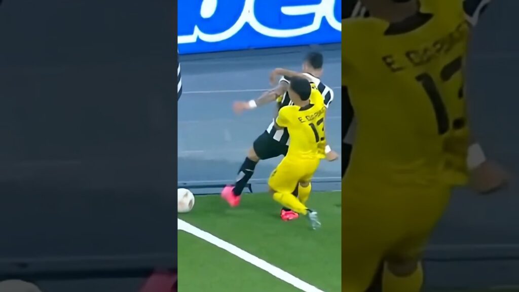 ALEX TELLES BOTANDO OS URUGUAIOS NO CHÃO