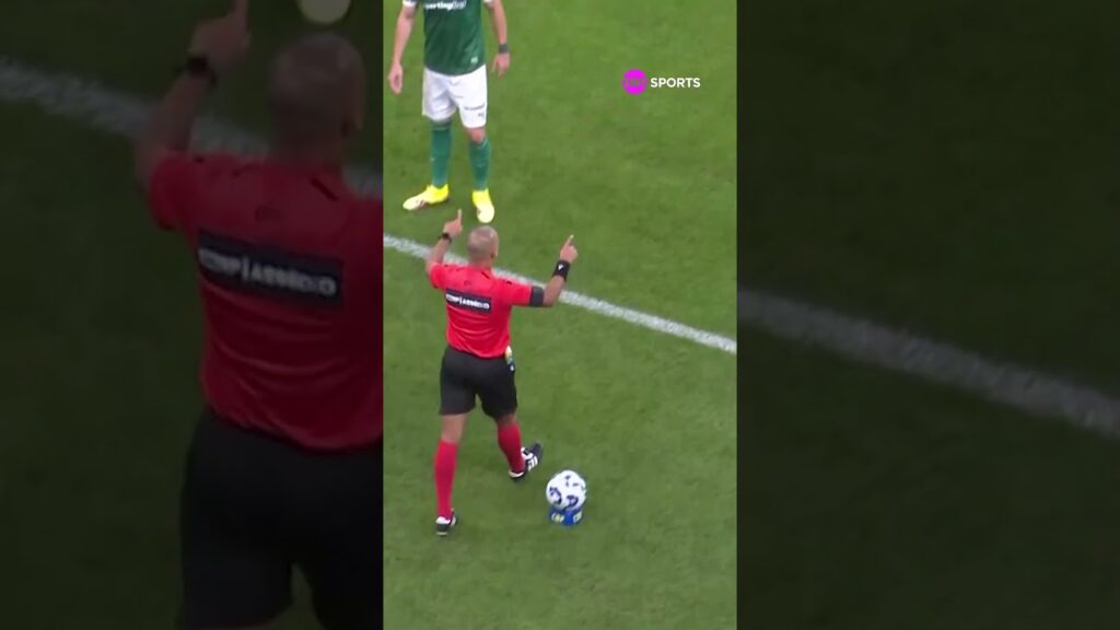 DEFESA ABSURDA DO WEVERTON 👏🐷 O goleiro do Palmeiras pegou pênalti batido por Yuri Alberto #shorts