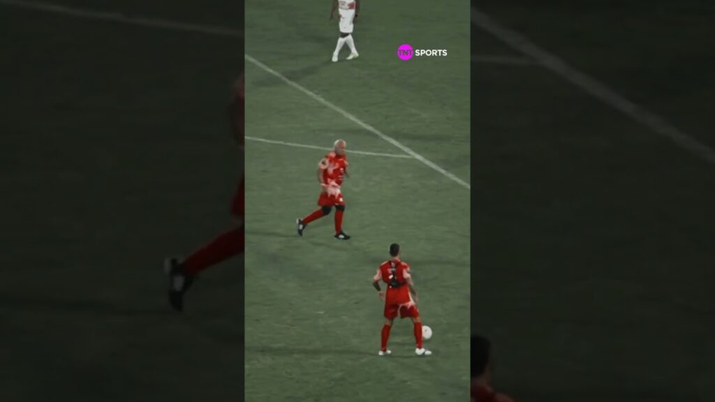 GOLAÇO DO PEDRO DE BIKE COM ASSISTÊNCIA DO MAESTRO JÚNIOR! É ISSO MESMO 😂 #shorts