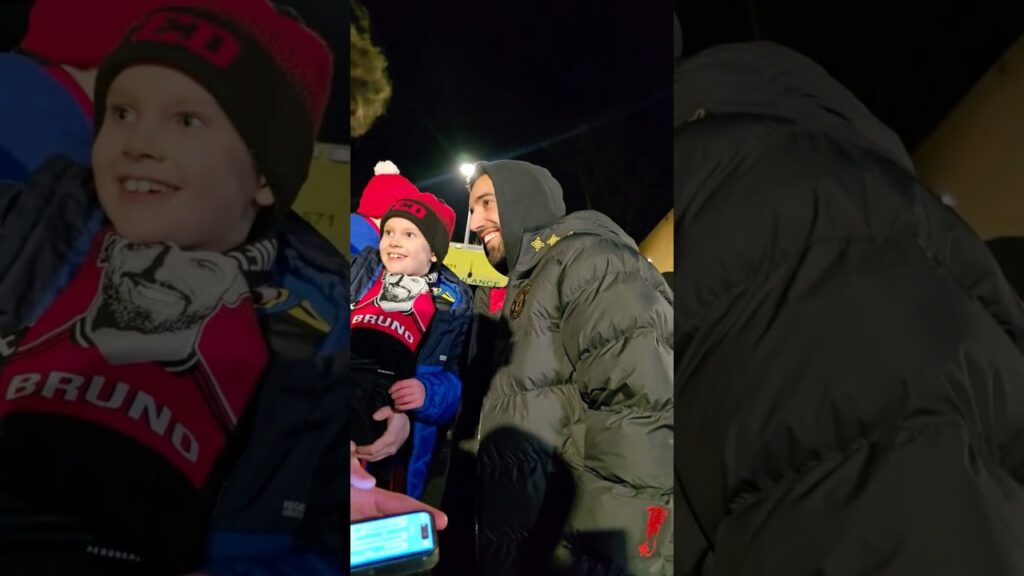 Bruno Fernandes takes a selfie with a young fan at Old Trafford… MAGNIFICO