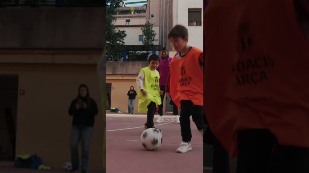 Marcus Rashford visited children from two Barça Foundation centers 🎄🫶 @nikefootball