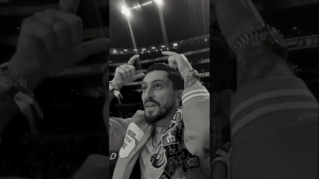 Alex Telles na NBA? Mandou recado para torcedor do FOGÃO! #botafogo #alextelles #lebronjames Alex Telles na NBA? Mandou recado para torcedor do FOGÃO! #botafogo #alextelles #lebronjames