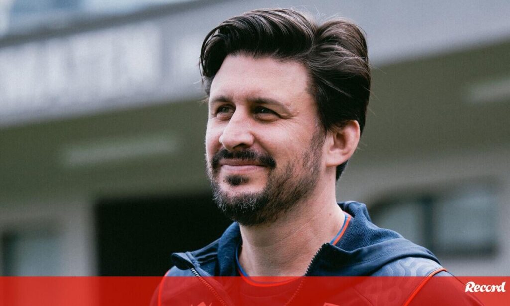 Notícia Record: Patrick Dippel vai ser o chief scout do Benfica - Benfica - Jornal Record