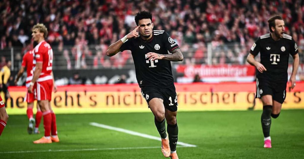 FC Bayern November Goal of the Month | Luis Díaz