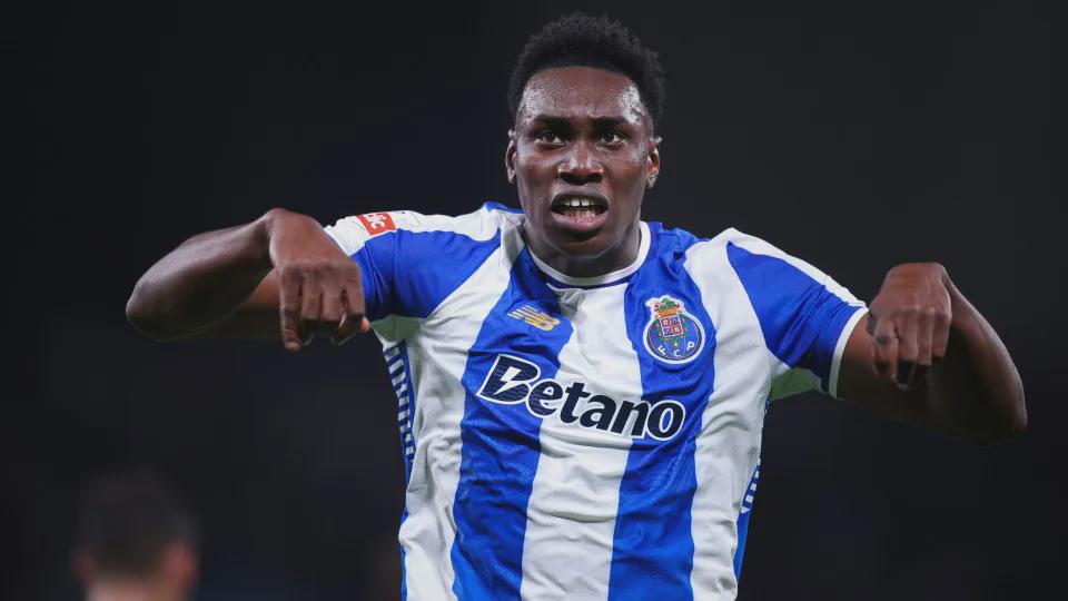 Tottenham tem cheque milionário e pode levar Samu do FC Porto em janeiro