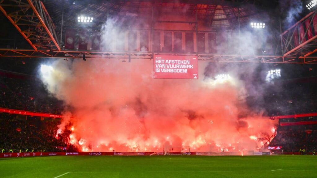 Vuurwerkacties Ajax-fans kosten zieke fan zijn laatste wens: 'Situatie verslechterd'