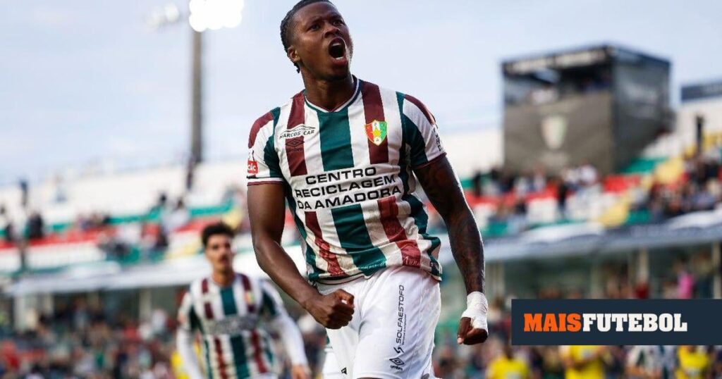 Benfica e Estrela da Amadora em negociações com Sidny Cabral | MAISFUTEBOL