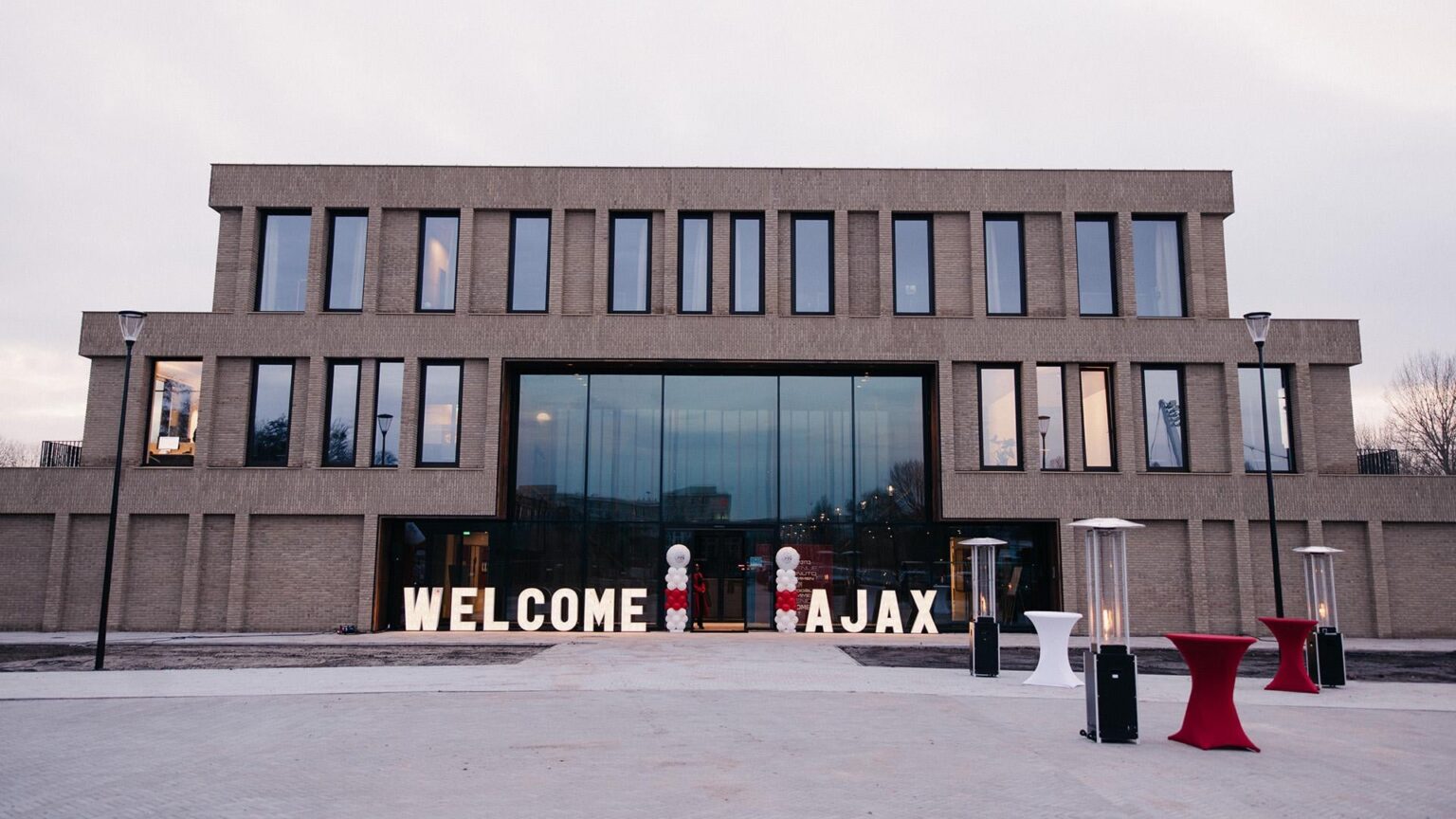 The new building for the players of Ajax Men and the Ajax Women first teams at De Toekomst has been completed. The brand-new facility at Ajax's training complex creates a more private zone for the club’s two first teams. "Our second home."