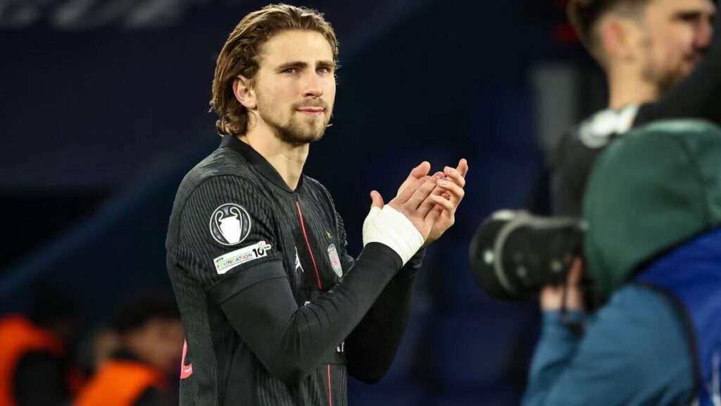 Zabarnyi called sick at the last minute just when Safonov is ready to start his first game of the season. What a coincidence!