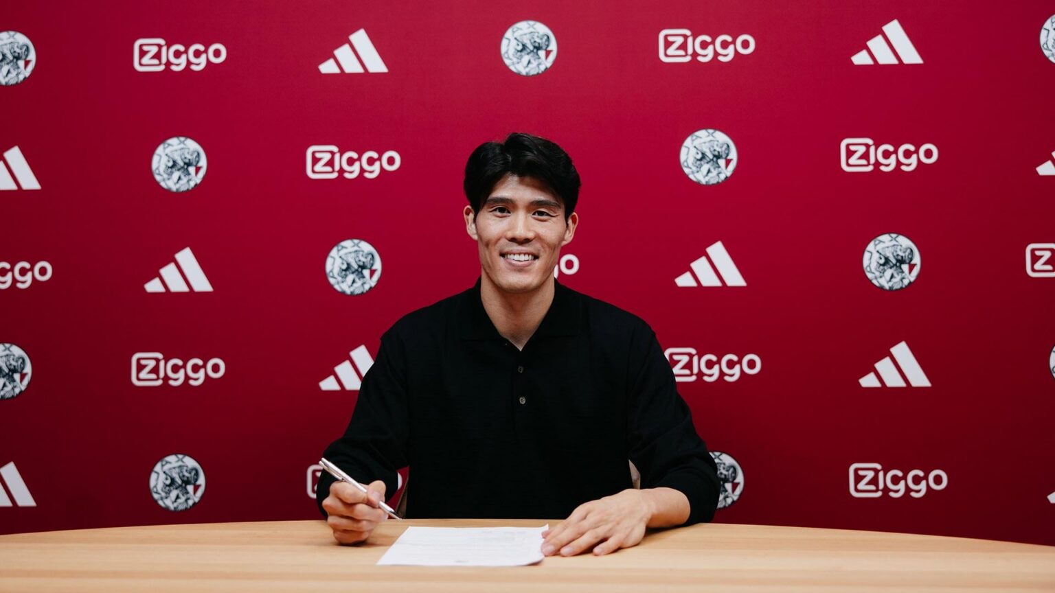 Official: Ajax signs Takehiro Tomiyasu