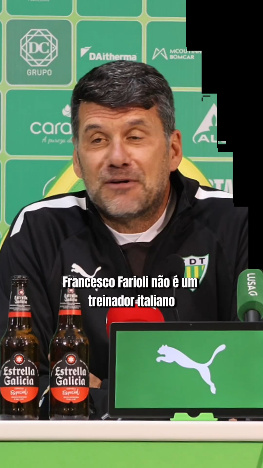 «Francesco Farioli não é um treinador italiano, eu é que sou» As palavras de Cristiano Bacci, treinador do CD Tondela