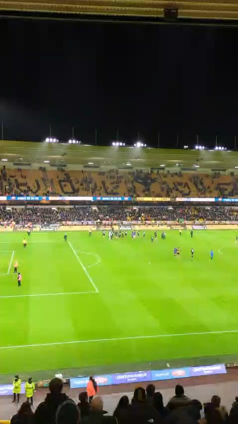 Imagine being this much of a lonely figure 5 games into your managerial tenure.