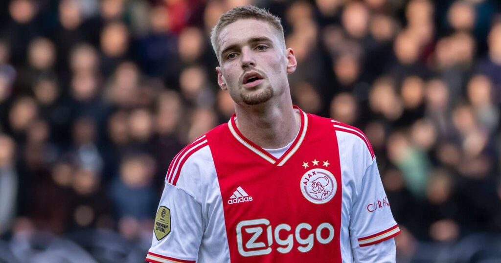 Will Kenneth Taylor leave during the winter transfer window?