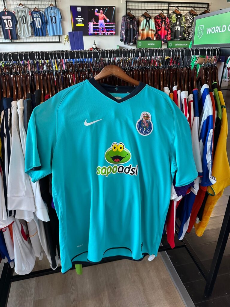Estive na Classic Football Shirts em Los Angeles e tinham estas camisolas á venda