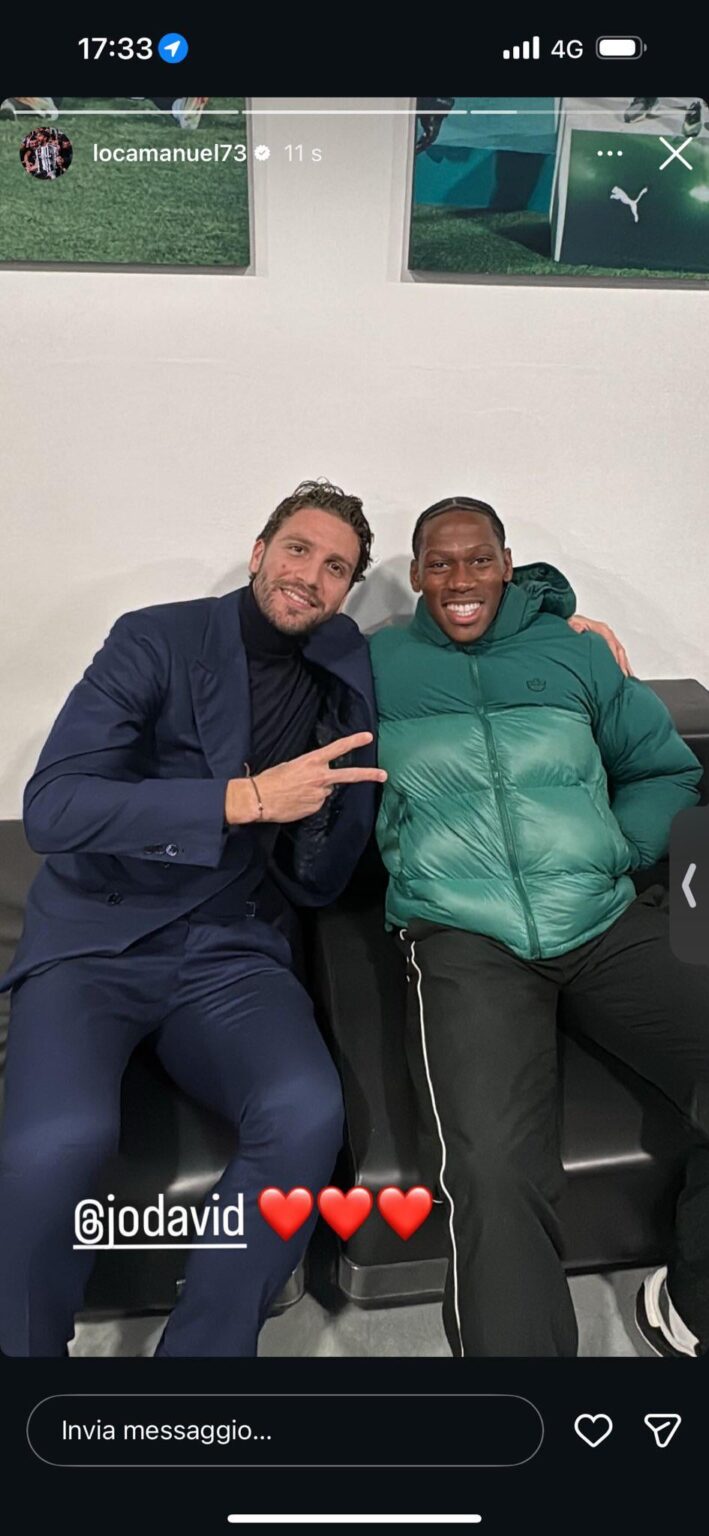 All staged to debunk the « fake news » these photos mean that it was all true , 0 photos for months but today 2 pics