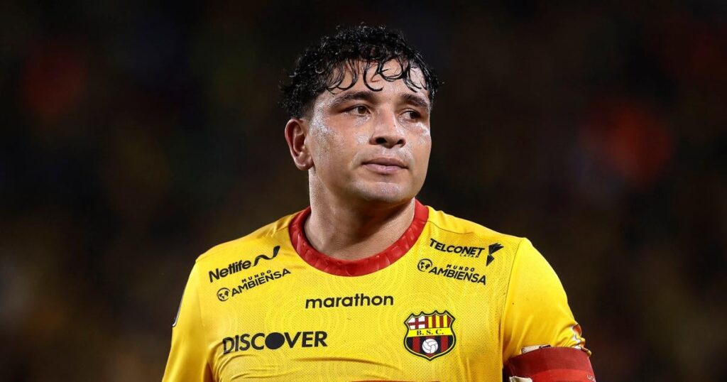 Mario Pineida, a 33-year-old Barcelona de Guayaquil defender and former national team player, was shot dead