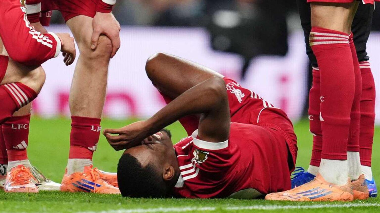 Isak injury: Liverpool striker feared to have suffered significant damage to lower leg, Sky Sports News understands