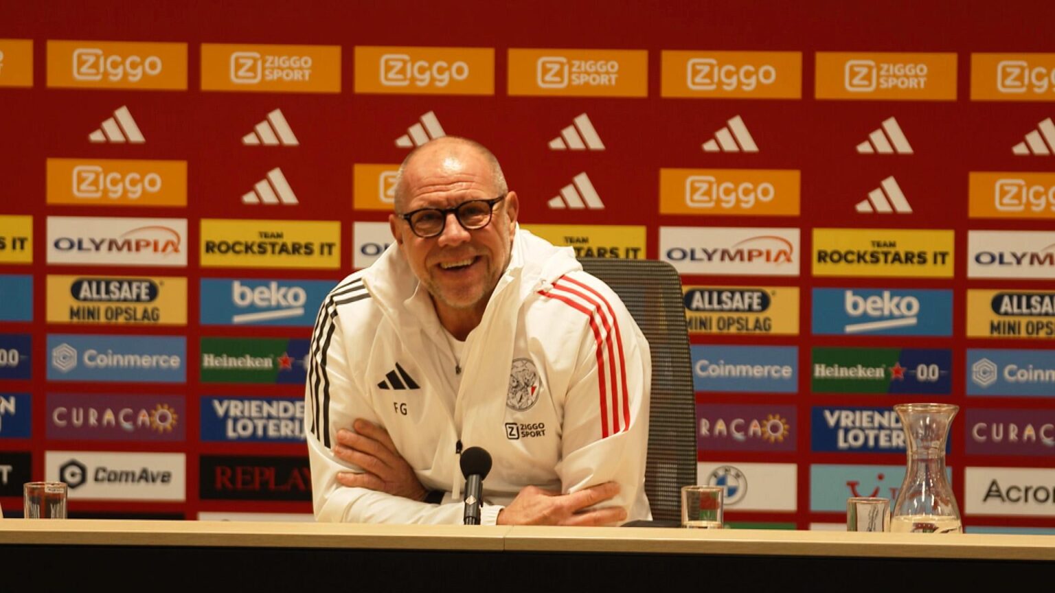 Fred Grim: “Šutalo is doing better, but he is not yet available for this match. Weghorst will not play again this calendar year. With Taylor, there are possibilities towards Sunday. McConnell is dealing with a shoulder problem, while Berghuis will not be available again before the winter break."