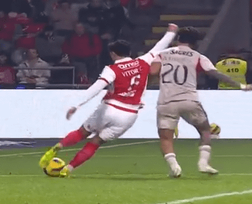 Momento do Contacto - Golo Anulado por Falta